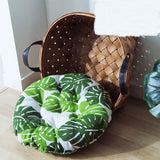 Tropisches Bodenkissen im Monstera-Design