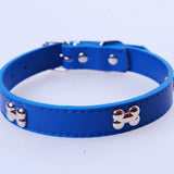 "Hundehalsband mit Knochen-Nieten für kleine und mittelgroße Hunde" könnte umformuliert werden zu: "Knochen-Nieten Hundehalsband für kleine und mittelgroße Hunde".