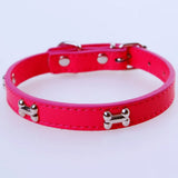 "Hundehalsband mit Knochen-Nieten für kleine und mittelgroße Hunde" könnte umformuliert werden zu: "Knochen-Nieten Hundehalsband für kleine und mittelgroße Hunde".