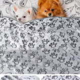 Gemütliche Hundedecke für Sofa und Bett – Weiche Haustierdecke mit Pfotenmotiv