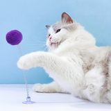 Federball mit Saugnapf – Interaktives Spielzeug für Katzen